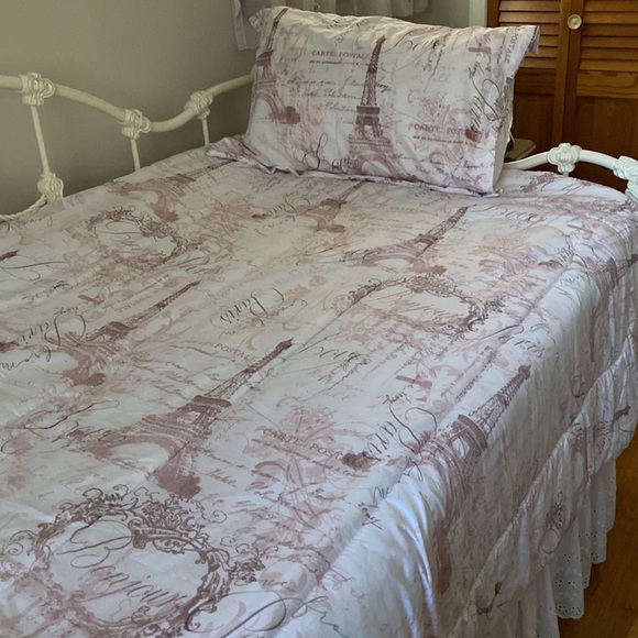 Pem America Other - Twin/Twin XL Comforter and Sham with Paris Theme